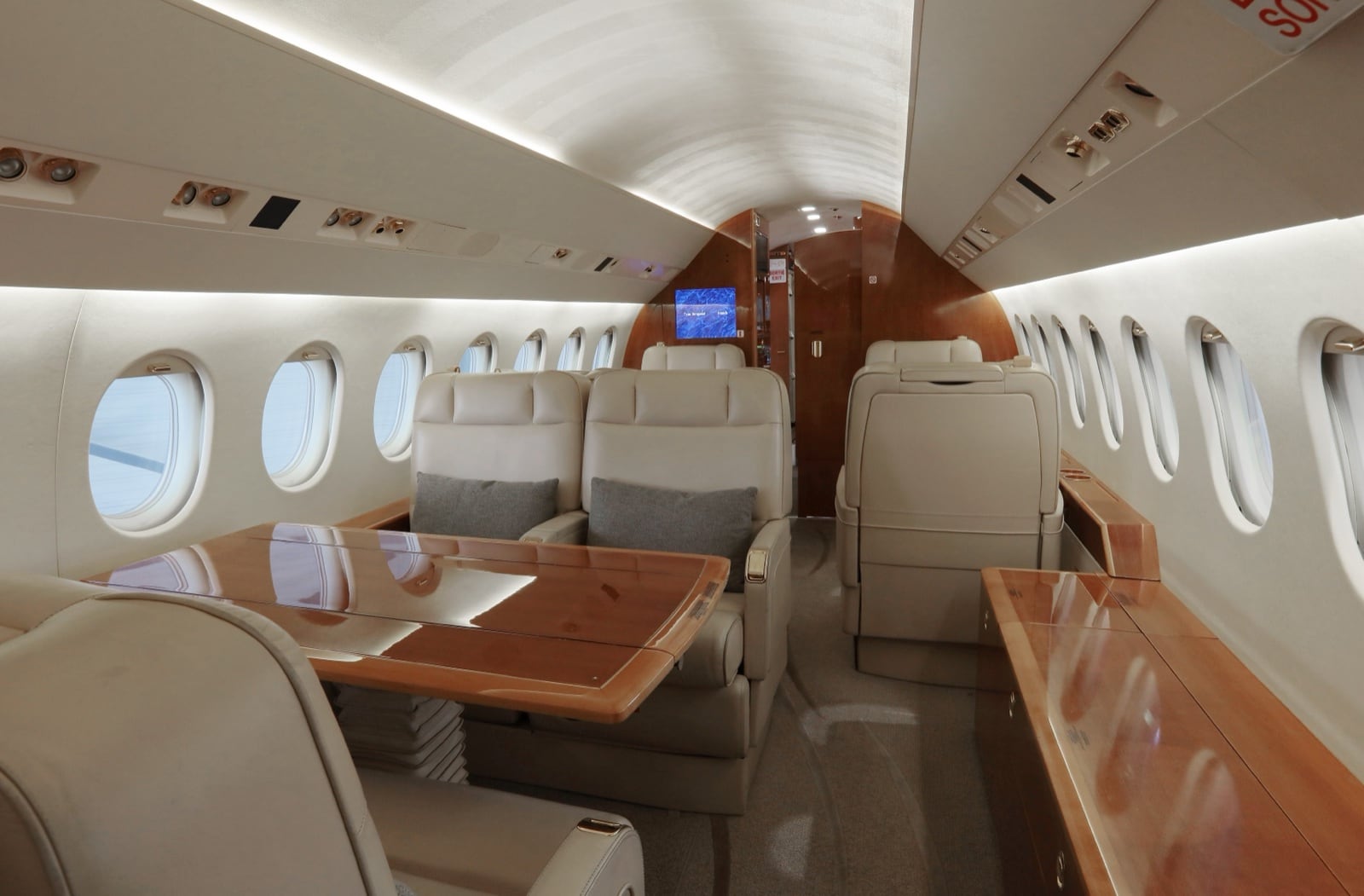 The Falcon 900EX mid-cabin