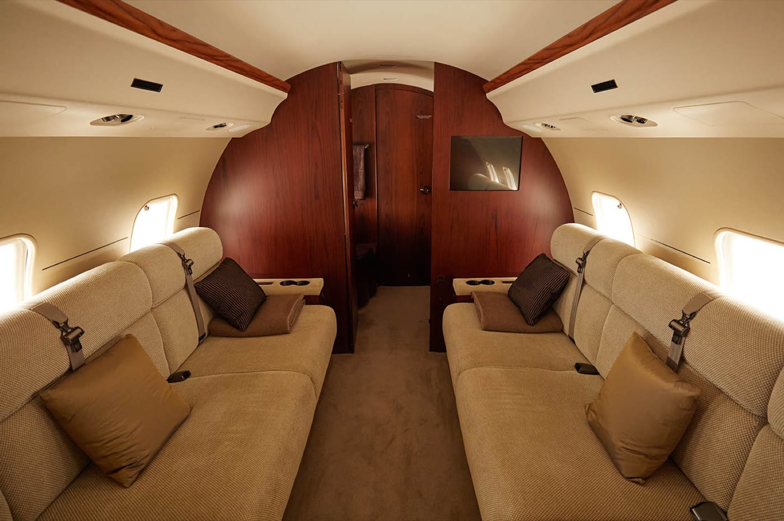 The Global Express aft cabin - divan seating in the original three-zone room