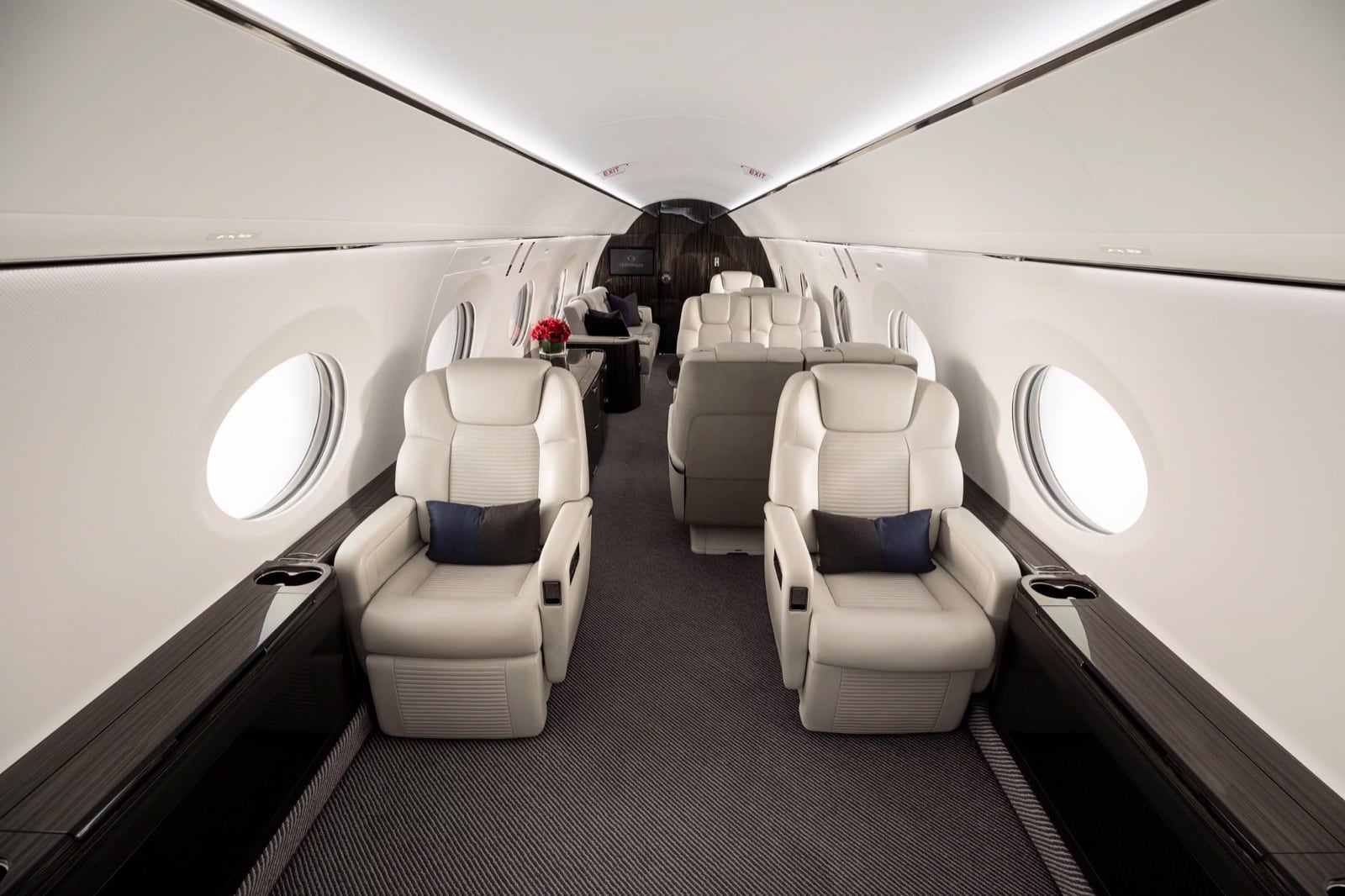 The G500 cabin - fourteen panoramic windows