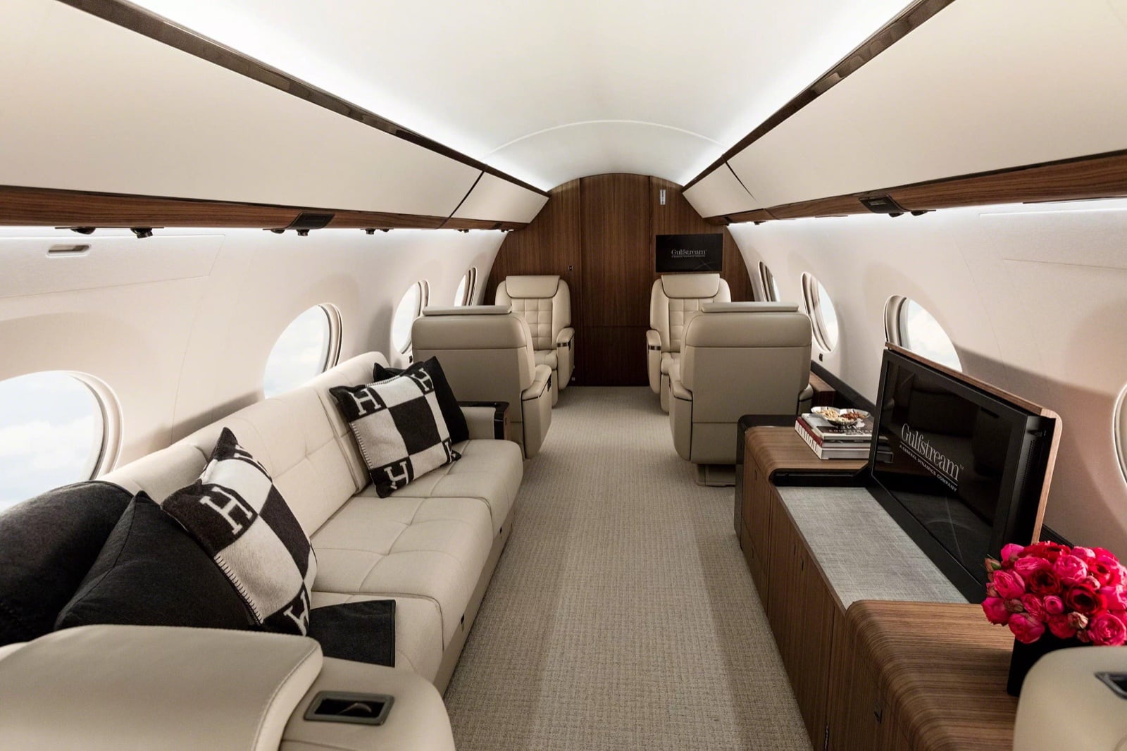 The G650 entertainment and living area