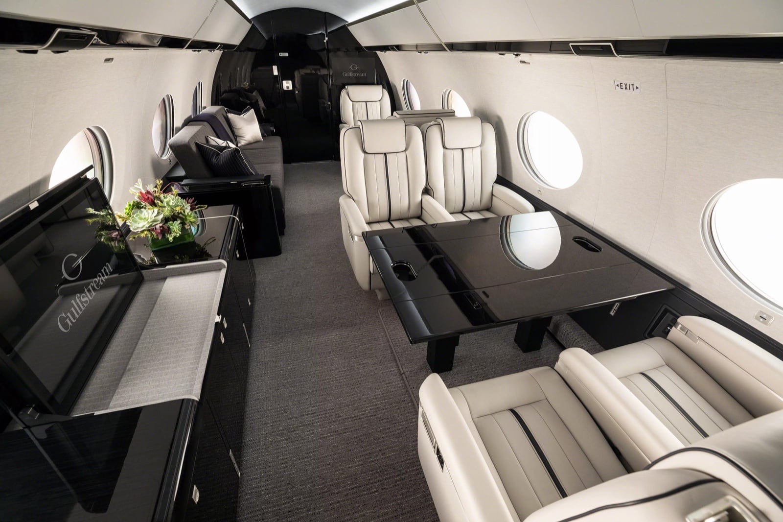 The G650ER cabin — panoramic oval windows down a four-zone interior